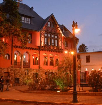 Plaza Camilo Mori, Cité de Construcción y Edificios Adyacentes