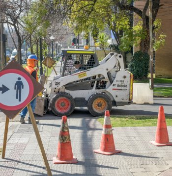 Accesibilidad universal en diversos cruces semaforizados del eje Eliodoro Yáñez