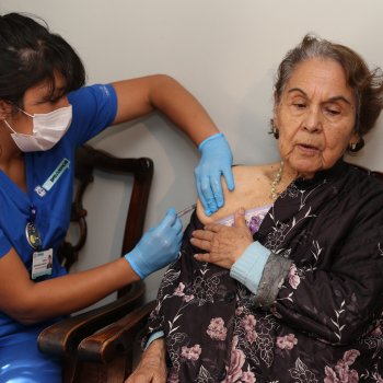 INFLUENZA: Más de 5.000 adultos mayores han sido vacunados en sus domicilios