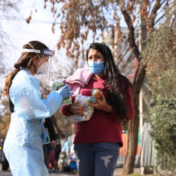 Alcaldesa Matthei valora ayuda pública y privada para ciudadanos bolivianos