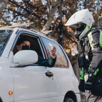 Fiscalización continúa su labor educativa en controles de tránsito