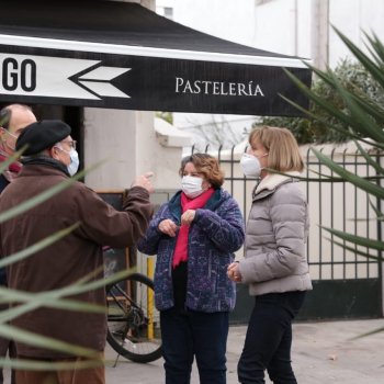 Alcaldesa Matthei y Ministro Monckeberg acompañan a adultos mayores en primera salida