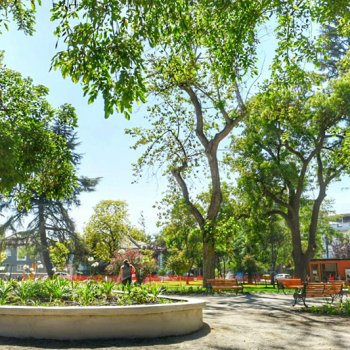 La plaza Uruguay se suma a las renovadas áreas verdes de Providencia
