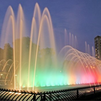 Comenzaron las obras de remodelación en la Fuente Bicentenario de la Plaza de la Aviación