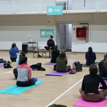Conmemoramos el Día Internacional del Yoga en el Gimnasio Santa Isabel