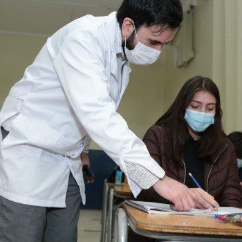 Estudiantes de 4° Medio participan de ensayos de prueba PAES en Liceo Lastarria