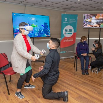 Adultos Mayores se rehabilitan con inteligencia artificial