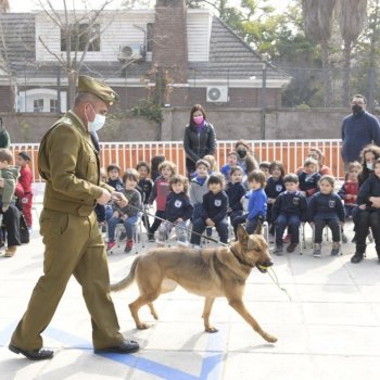 Niños del Jardín El Aguilucho disfrutaron con el Escuadrón canino de Carabineros