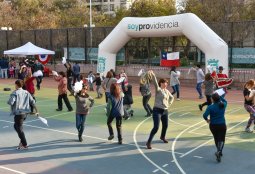 Participa de los cursos gratuitos de cueca en el Parque Inés de Suárez