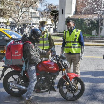 En Providencia presentan iniciativa que busca regular servicios de delivery y evitar motochorros