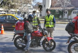 En Providencia presentan iniciativa que busca regular servicios de delivery y evitar motochorros