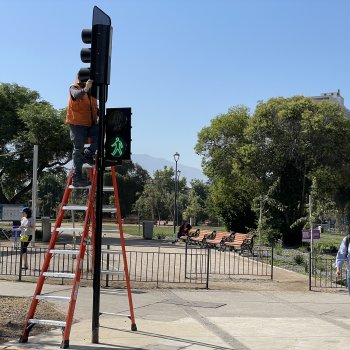 Habilitamos nuevos semáforos en Los Leones con California
