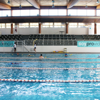 Participa de las escuelas intensivas de natación en enero