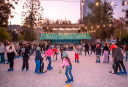 Show de patinaje inspirado en la “Sirenita” da el vamos a Pista de Hielo de Parque Bustamante