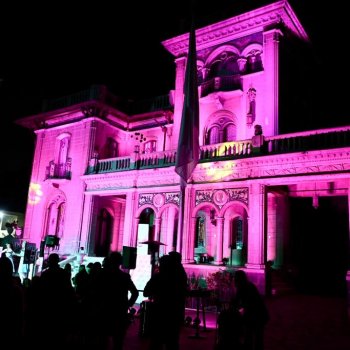 Palacio Falabella fue iluminado de rosa para dar inicio al Mes de la Concientización del Cáncer de Mama