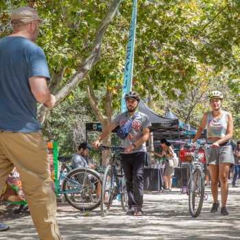 Bibliotecas al Parque: Conoce la parrilla literaria 2024 con esta entretenida feria al aire libre