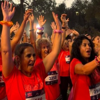 4 mil mujeres tiñeron de rosa las calles de Providencia en carrera nocturna