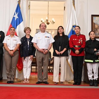 Día Internacional de la Mujer: Doce Bomberas líderes de todo el país se reunieron con la Alcaldesa Matthei