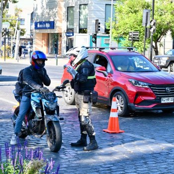 Providencia realiza estricto control vehicular en Pedro de Valdivia