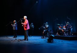 Público vibró en el Teatro Oriente con los “Recuerdos de la Nueva Ola”