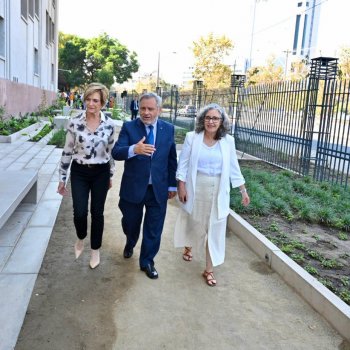 Facultad de Derecho de la Universidad de Chile inaugura jardines sustentables