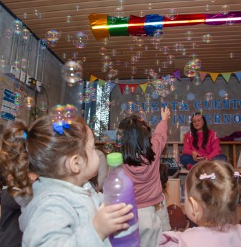 Cuentacuentos Papelina y Papelón y el libro perdido