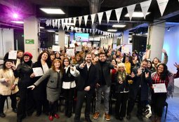 Providencia lanza el Programa Mujeres Jefas de Hogar 2025 y certifica a egresadas