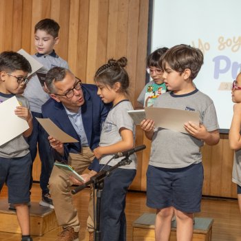 Premiamos a todos los niños de 1° Básico que ya aprendieron a leer