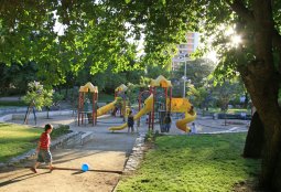 Providencia realizará importantes mejoras en 2 zonas de juegos infantiles