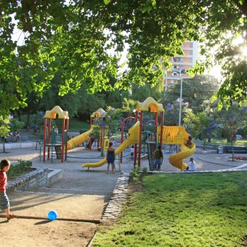 Providencia realizará importantes mejoras en 2 zonas de juegos infantiles