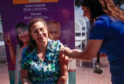 Vacúnate contra la influenza: Revisa el calendario para vecinos mayores en Providencia