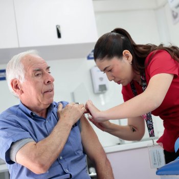 Providencia presenta campaña “Vacúnate en tu Plaza” contra la Influenza