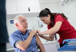 Providencia presenta campaña “Vacúnate en tu Plaza” contra la Influenza