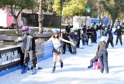 Estudiantes de Providencia disfrutan de la Pista de Hielo